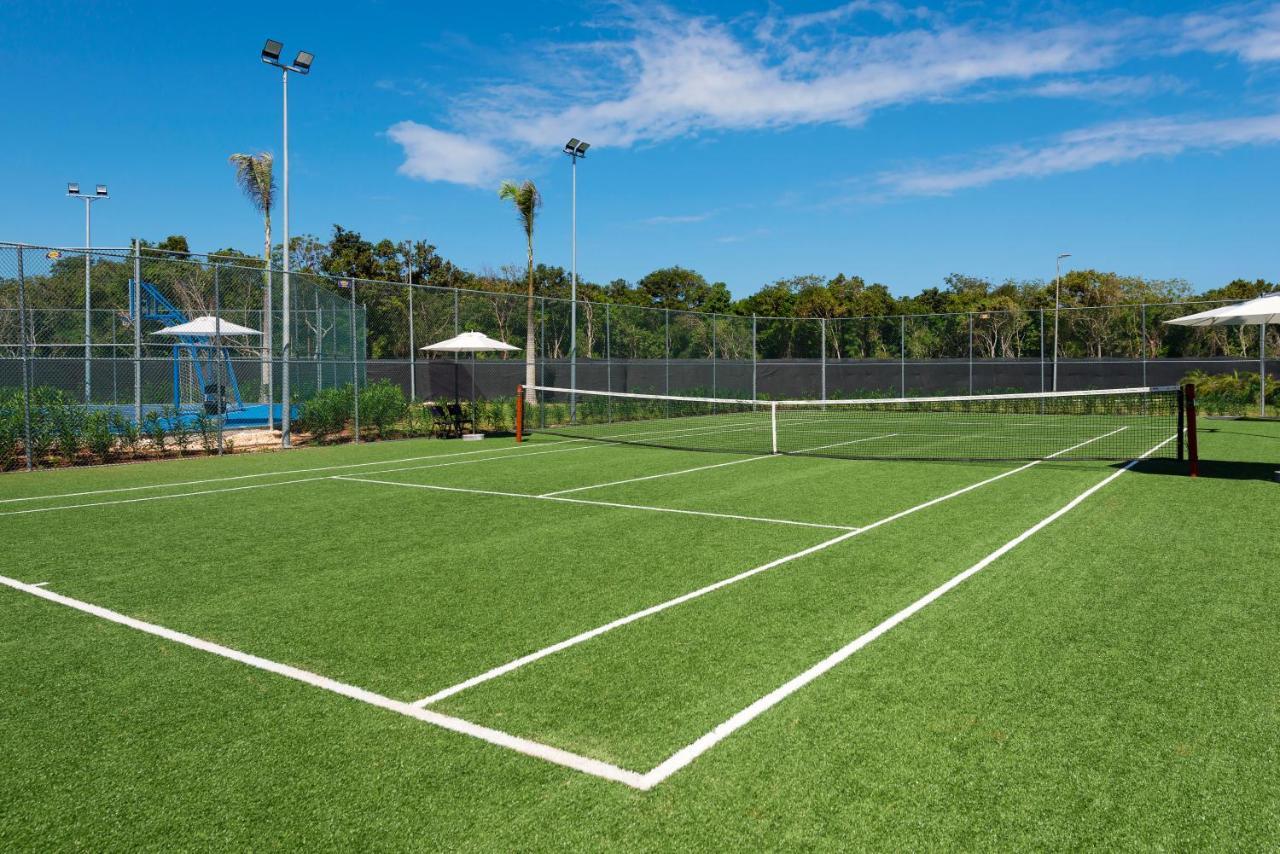 Ocean Eden Bay - All Inclusive Spring Rises Exteriör bild Tennis court at the Club