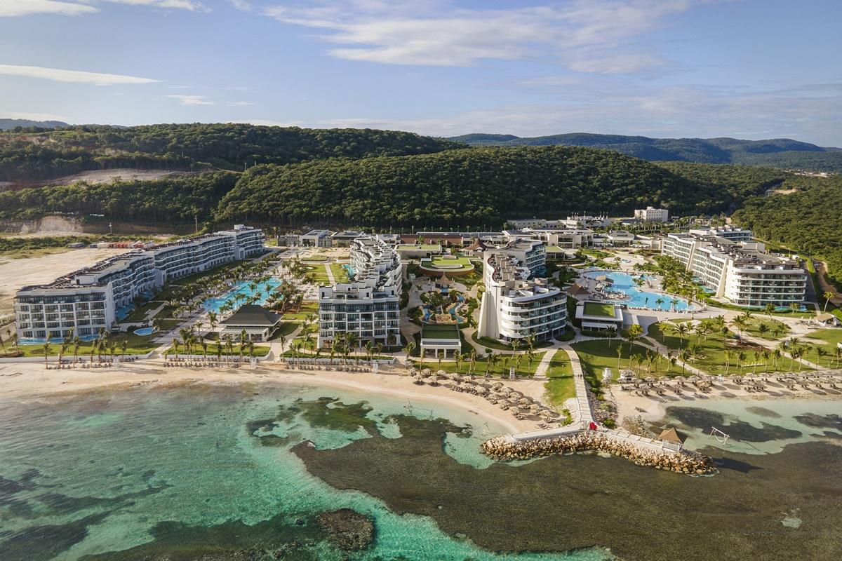 Ocean Eden Bay - All Inclusive Spring Rises Exteriör bild Aerial view of the resort