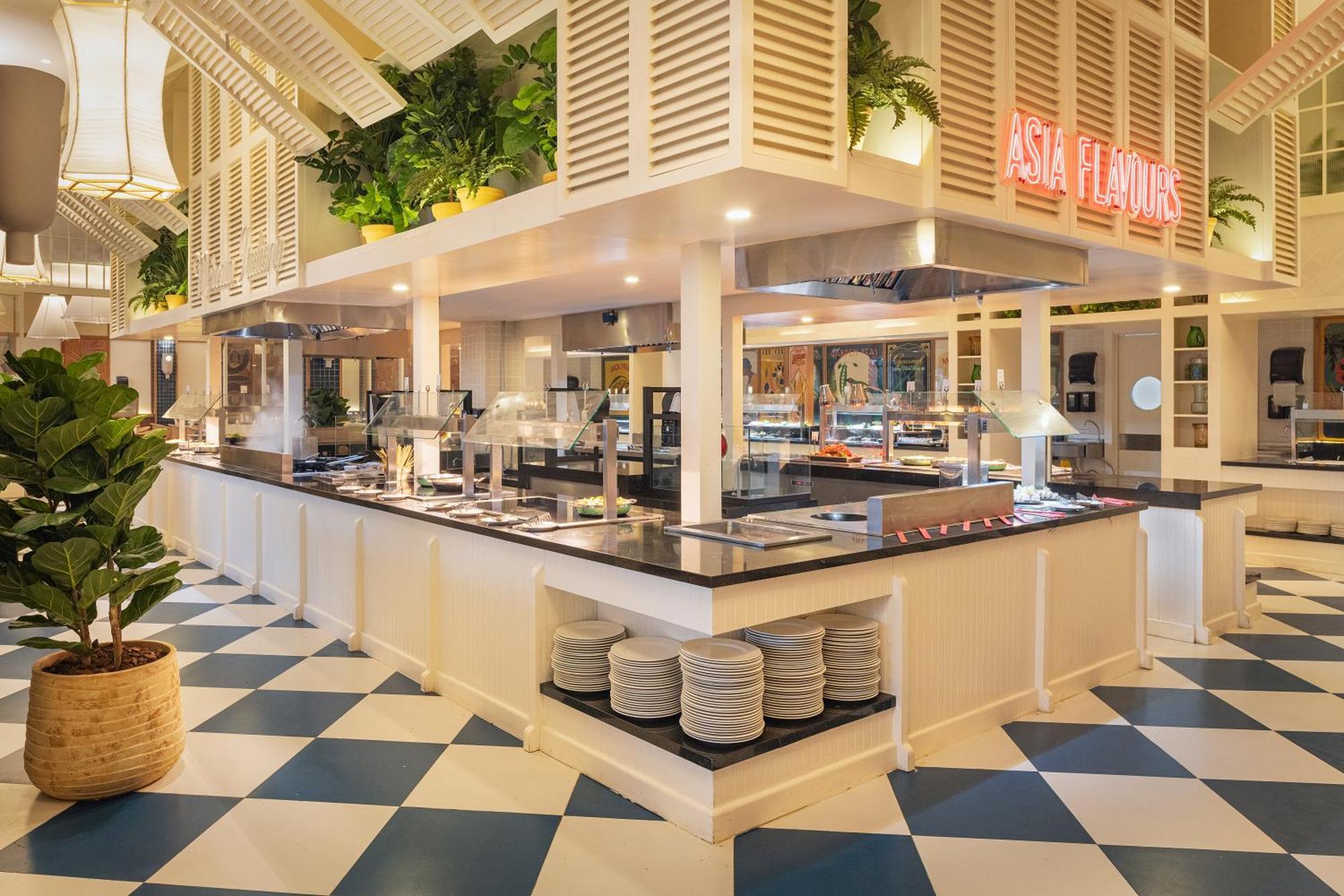 Ocean Eden Bay - All Inclusive Spring Rises Exteriör bild The buffet at the restaurant