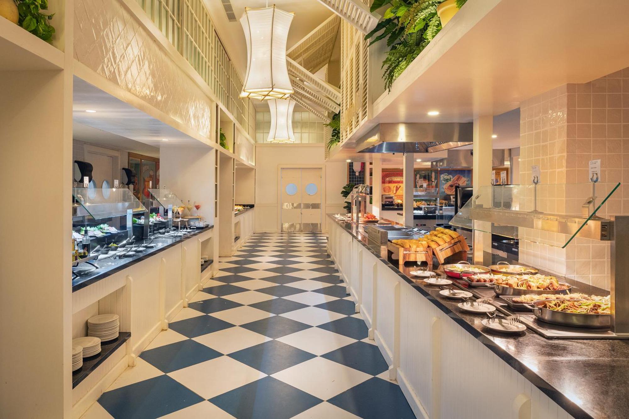 Ocean Eden Bay - All Inclusive Spring Rises Exteriör bild The buffet at the hotel