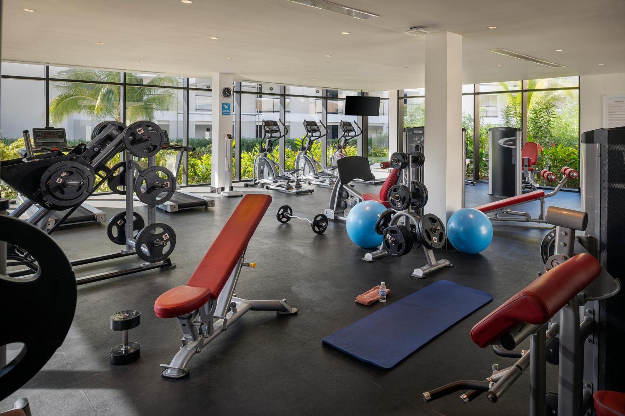 Ocean Eden Bay - All Inclusive Spring Rises Exteriör bild The gym at the hotel